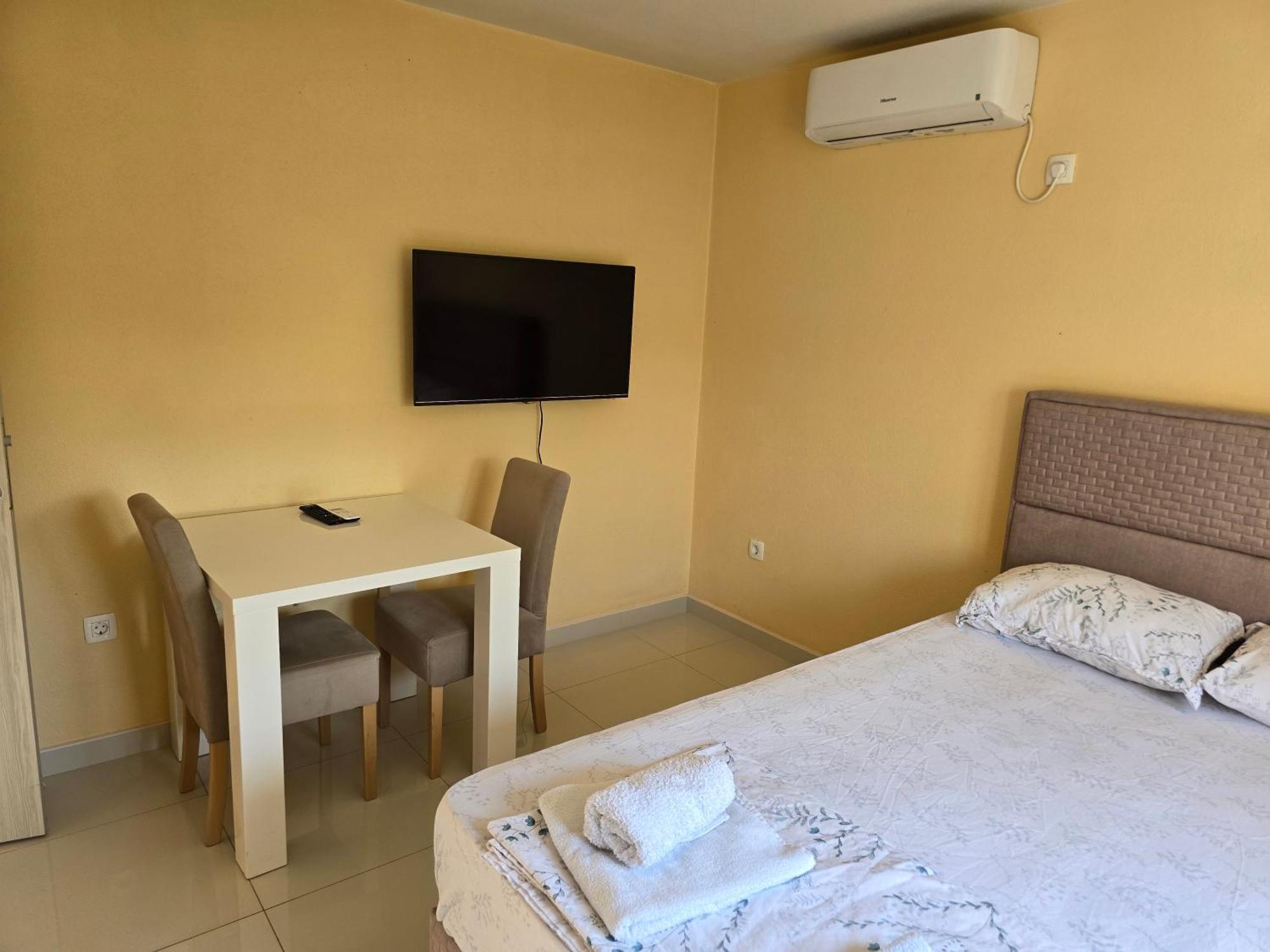 Apartman Tolosi Подгорица Екстериор снимка